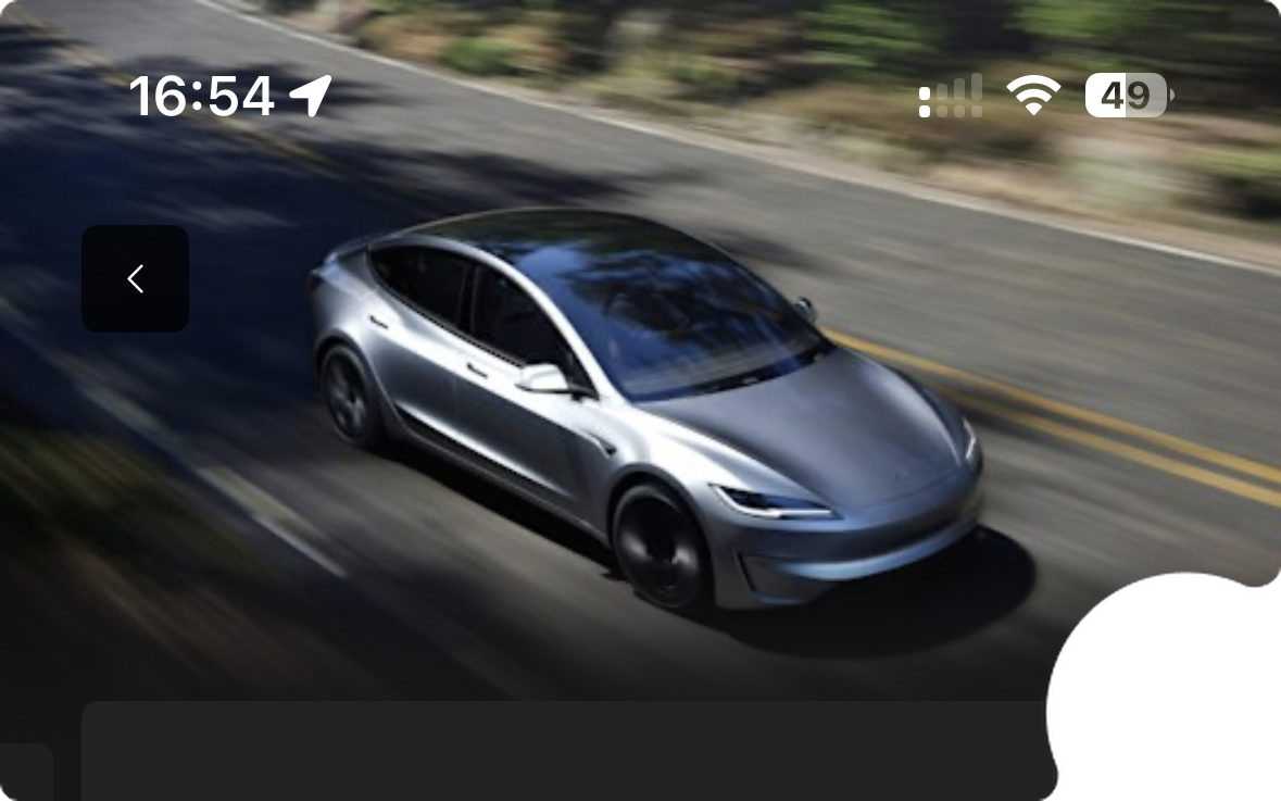 Capture Tesla montrant le parrainage Model 3 avec 1 000 km de Supercharge gratuite